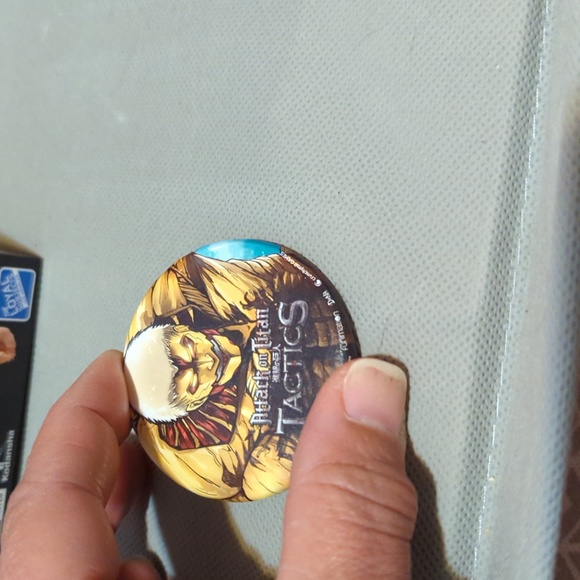 NWOT Attack on Titan MYSTERY box poseable vinyl figurine, 5" and pin - Picture 6 of 6